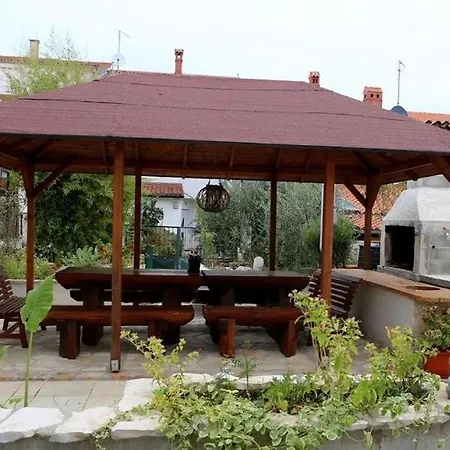 Appartamento With Parking Space - 24245 Pola