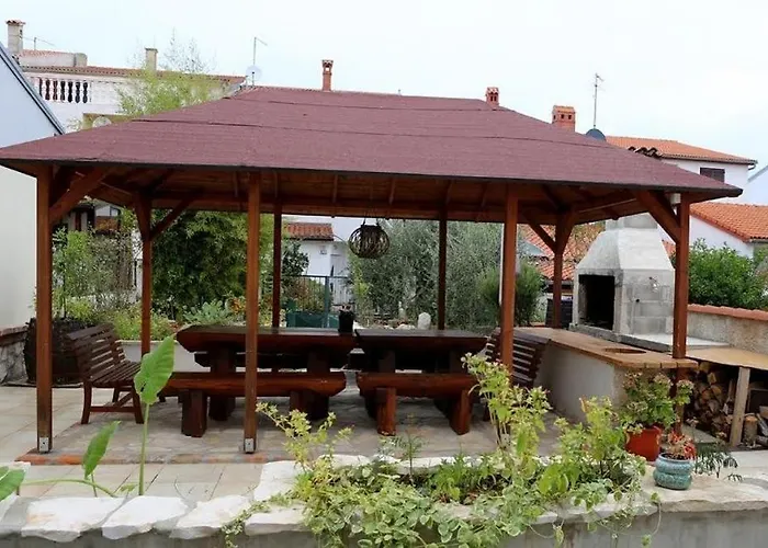 Apartament With Parking Space - 24245 Pula